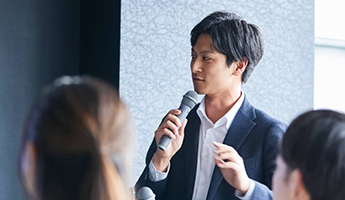 各種セミナー、講習会、講演等の企画、運営、実施